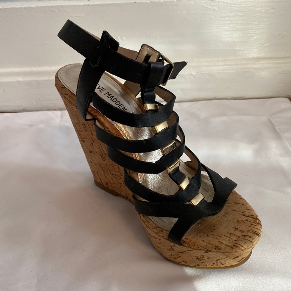 Steve Madden black and gold wedges